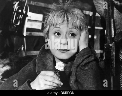 LA STRADA (1954) LA STRADA (ALT) Giulietta Masina FEDERICO FELLINI (DIR) 002 Foto Stock