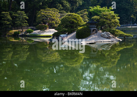 Korakuen giapponese è un giardino paesaggistico situato a Okayama ed è considerato uno dei tre grandi giardini del Giappone Foto Stock