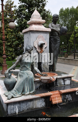 Monumento a la belleza de la Mujer Cordobesa, Cordoba, Andalusia, Spagna, Europa Foto Stock