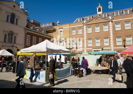 Mercato degli Agricoltori in Heron Square, Richmond Upon Thames, Surrey. Regno Unito. Foto Stock