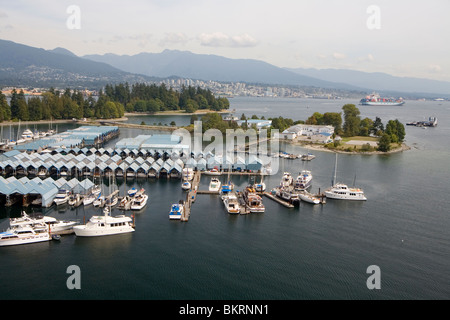 Vista sul Royal Vancouver Yacht Club e Deadman dell isola di North Vancouver Foto Stock