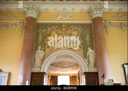 Soffitto e interno della chiesa di San Lorenzo a West Wycombe, Buckinghamshire REGNO UNITO Foto Stock