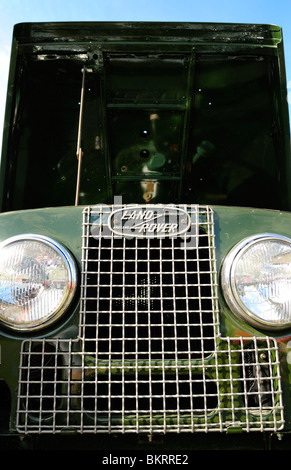 Land Rover, vista frontale di badge e Grill Foto Stock
