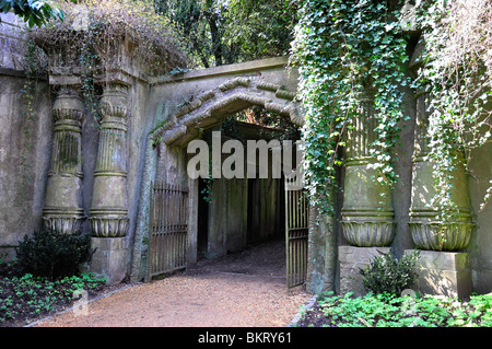 Il cimitero di Highgate West, Londra Foto Stock