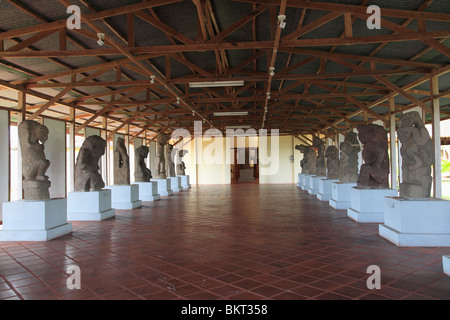 Zapatera statue, Convento y Museo San Francisco, Iglesia San Francisco, Granada, Nicaragua america centrale Foto Stock