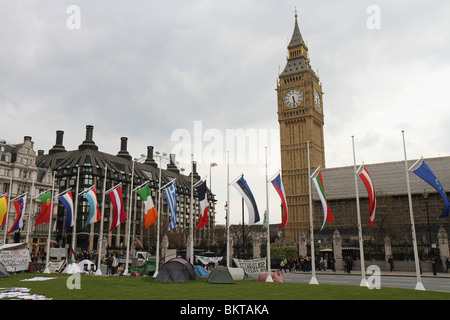 Il Big Ben e il parlamento di Westminster dopo le elezioni generali britanniche che ha portato in un Parlamento appeso in 2010 Foto Stock