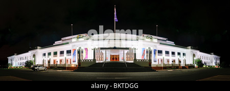 A Canberra, Australia - riprese panoramiche dell'Australia la Vecchia Sede del Parlamento di notte. Foto Stock