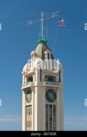 L'Aloha Tower presso l'ingresso al Porto di Honolulu, Hawaii Foto Stock