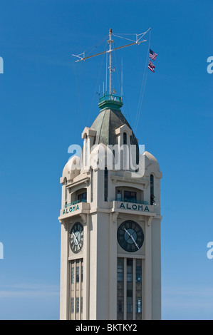 L'Aloha Tower presso l'ingresso al Porto di Honolulu, Hawaii Foto Stock