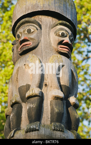 Haida Totem Pole Dettaglio, Thunderbird Park, il Royal British Columbia Museum, Victoria, BC, Canada Foto Stock