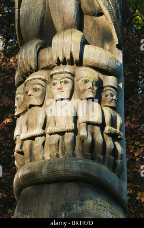 Haida Totem Pole Dettaglio, Thunderbird Park, il Royal British Columbia Museum, Victoria, BC, Canada Foto Stock