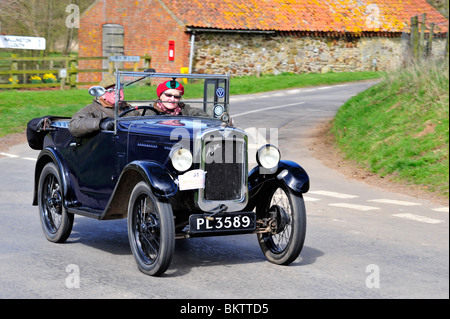 Sulla strada aperta. AUSTIN SETTE RUBY 1937. Foto Stock