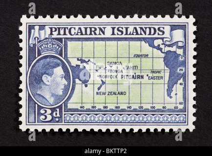 Francobollo dalle Isole Pitcairn raffiguranti George VI e una mappa delle isole. Foto Stock