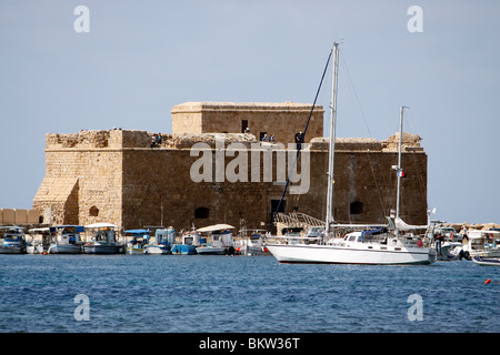 CASTELLO DI PAPHOS E PORTO SULL'ISOLA DI CIPRO. Foto Stock