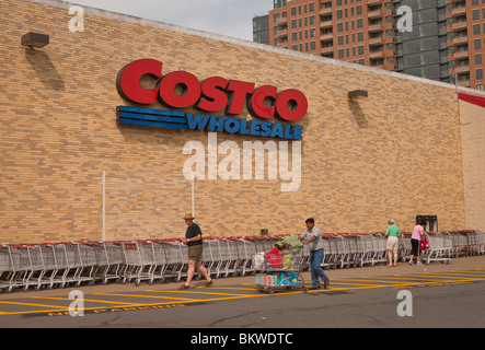 ARLINGTON, VIRGINIA, STATI UNITI D'AMERICA - Costco wholesale store. Foto Stock