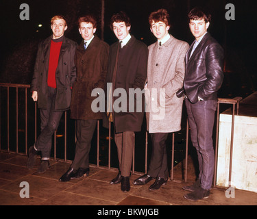 HOLLIES- REGNO UNITO gruppo pop nel Novembre 1963 da sinistra: Bobby Elliott, Graham Nash, Allan Clarke, Tony Hicks, Eric Haydock Foto Stock