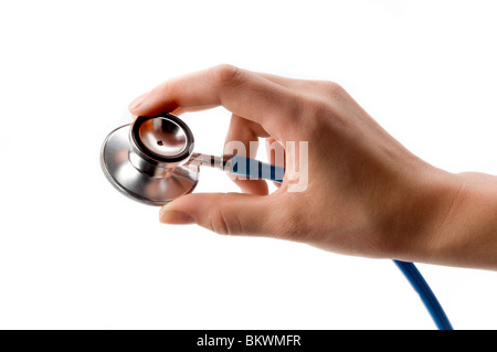 Mano che tiene lo stetoscopio palmo verso il basso controllare la frequenza cardiaca Foto Stock