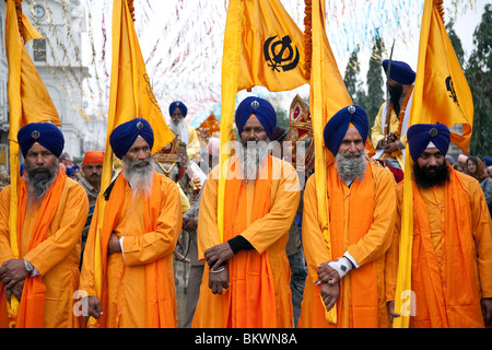 I sikh processione. Il Tempio Dorato. Amritsar. Il Punjab. India Foto Stock