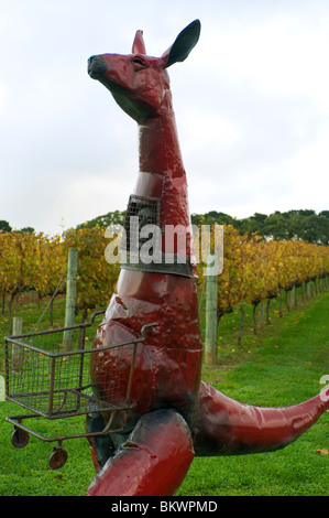 Parco della scultura a Montalto di vigna e oliveto, Red Hill, Penisola di Mornington, Victoria, Australia Foto Stock