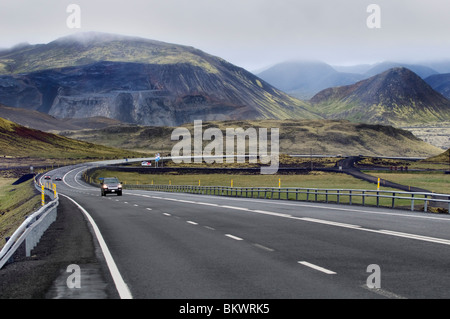 La Ring Road, o Road 1, vicino a Hveragerdi, Islanda Foto Stock