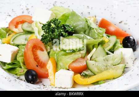 La Caesar salad in una piastra bianca Foto Stock