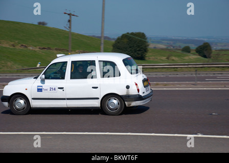 Hackney cabina / taxi sull'autostrada M62 (vicino a Huddersfield). Foto Stock