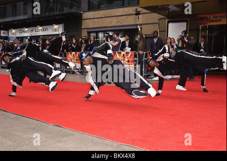 Eseguire impeccabile sul tappeto rosso alla Premiere mondiale di StreetDance 3D all'Empire Leicester Square, Londra, 10 maggio 2010 Foto Stock