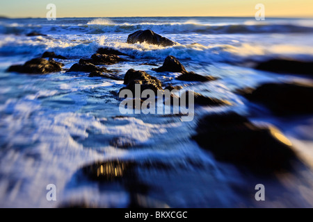 La mattina presto il surf a Odiorne Point State Park in segale, New Hampshire. Foto Stock