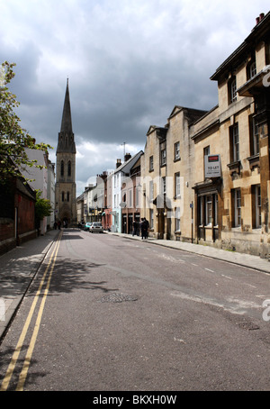 St Michael's Street e la guglia di Wesley Memorial Methodist Church Oxford Foto Stock