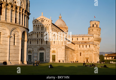 Pisa - la cattedrale e la torre pendente e il battistero di st. Giovanni - Piazza dei Miracoli Foto Stock