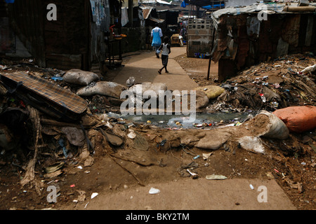 Kroo Bay bidonville, Freetown,Sierra Leone, Africa occidentale Foto Stock