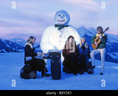 ABBA - pop svedese group in Svizzera nel marzo 1979 cattura il loro tempo di neve speciale video Foto Stock