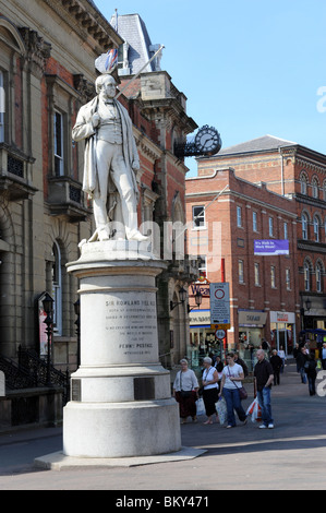 Statua di Sir Rowland Hill l'inventore del penny timbro a Kidderminster WORCESTERSHIRE REGNO UNITO Foto Stock