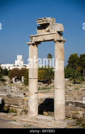 Rimane l'Agora e Palazzo di Giustizia in background, Kos-Town, Kos, Grecia Foto Stock