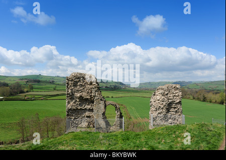 Resti del castello di Clun nello Shropshire England Regno Unito Foto Stock