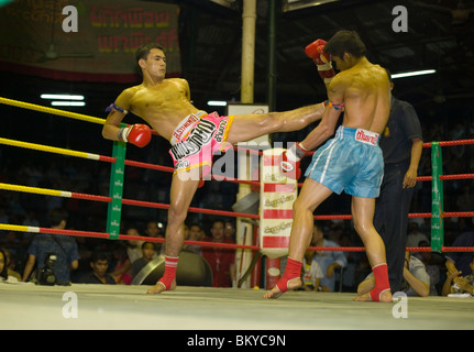 Thai Boxing, il Lumphini Stadium, Bangkok, Thailandia Foto Stock