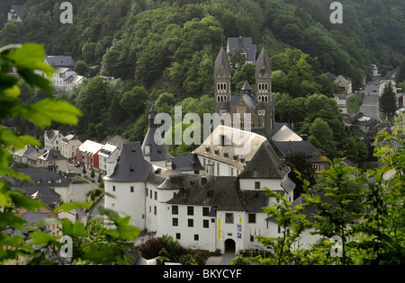 Vista in chiesa e castello, Clervaux, Ardennen, LUSSEMBURGO, Europa Foto Stock