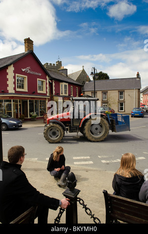 Tregaron village square e Rhiannon gallese centro d'Oro , Galles Ceredigion REGNO UNITO Foto Stock