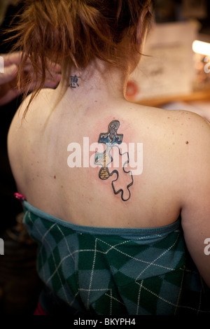 Kelly Clarkson in Henk Schiffmacher's Hanky Panky, salotto tattoo, Amsterdam Foto Stock