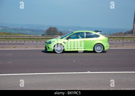 Ford Focus sulla M62. Foto Stock