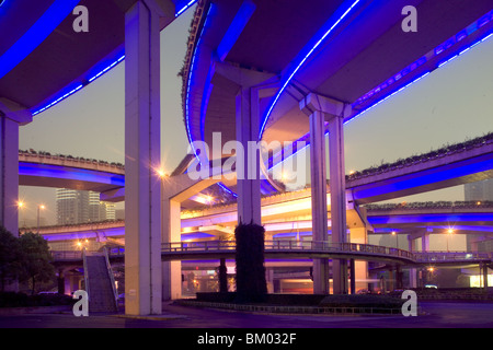 Autostrada Gaojia, Gaojia, elevati il sistema autostradale, bridge, im Zentrum von Shanghai, Expressway, Interchange, struttura, puzzle di Foto Stock