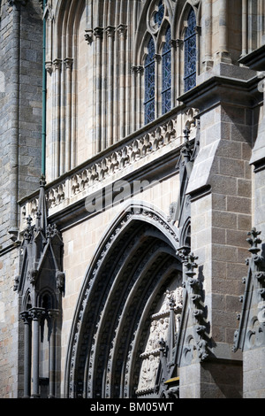 Vista laterale di Saint Pierre facciata della Cattedrale, Vannes, dipartimento di Morbihan, regione della Bretagna, Francia Foto Stock