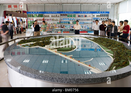 Modello delle Tre Gole progetto diga delle Tre Gole Visitor Center, Sandouping, Yichang, Xiling Gorge, Fiume Yangtze, Cina Foto Stock