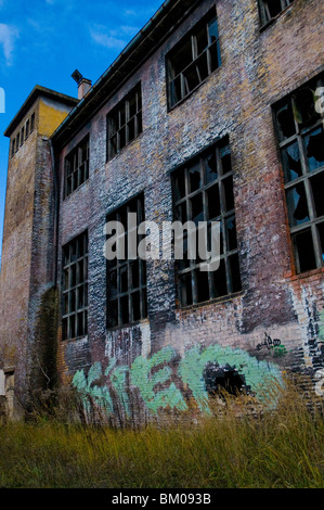 Abbandonato casa caldaia nella caserma del serbatoio Foto Stock