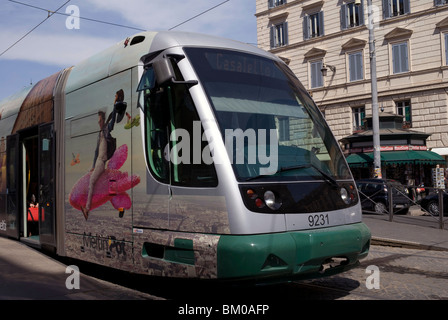 Parte anteriore di un tram, a Roma, Italia Foto Stock