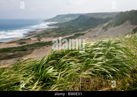 Area costiera sotto il cielo velato, Parco Nazionale di Kenting, Kenting, Kending, Repubblica di Cina e Taiwan, in Asia Foto Stock