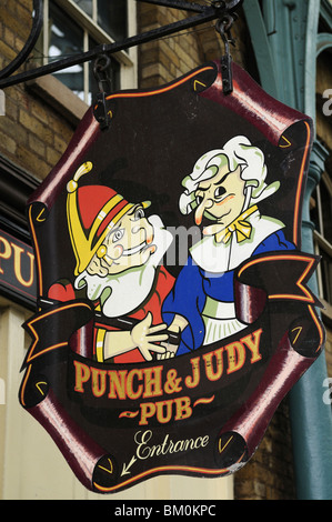 Il punzone e Judy Pub segno, Covent Garden, Londra, Inghilterra, Regno Unito Foto Stock