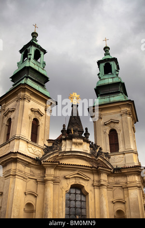 Particolare della facciata della chiesa di San Giovanni Nepomuceno, Praga, Repubblica Ceca Foto Stock