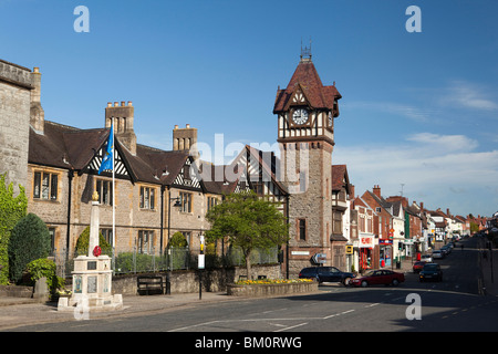 Regno Unito, Herefordshire, Ledbury, High Street, Biblioteca Pubblica di clock tower Foto Stock