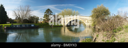 Tadpole Ponte sul Fiume Tamigi vicino a Bampton in Oxfordshire, Regno Unito Foto Stock